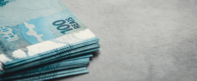 foto de várias notas de 100 reais